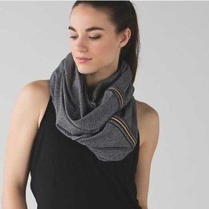 Lululemon Vinyasa Zipper Scarf